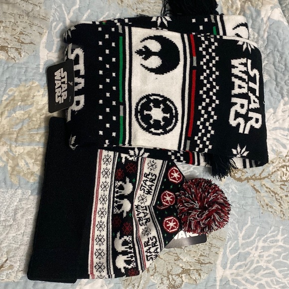 Star Wars Scarf and touque  - Smugglers Bounty - new - Picture 1 of 6
